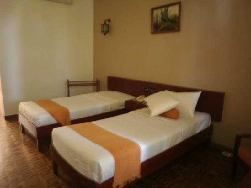 Peacock Beach Hotel Hambantota Exterior foto